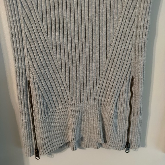 Abercrombie and Fitch - Picture 2 of 4